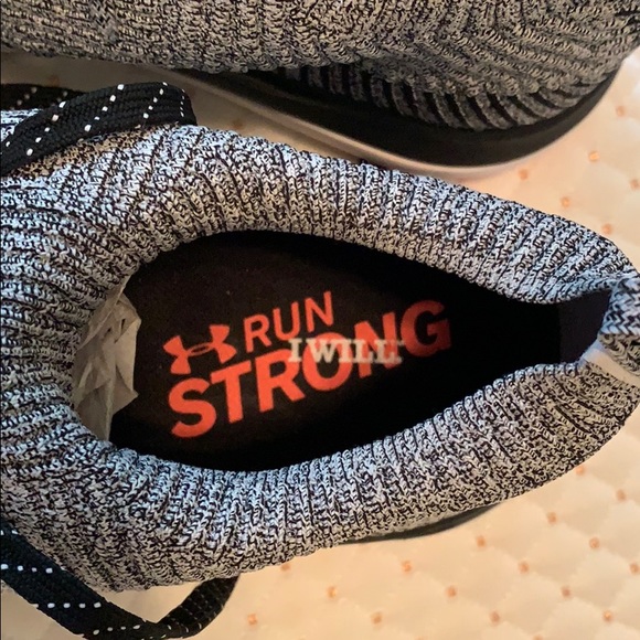 Under Armour running shoes - Picture 7 of 9
